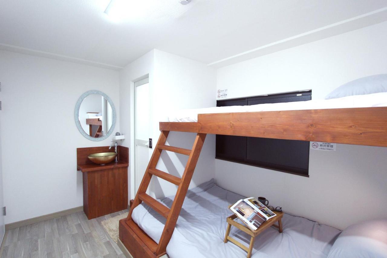 I Osaka House Hotel Екстериор снимка
